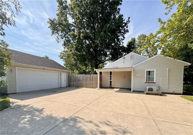 3rd image of 1723 Lander Rd, Cleveland, OH 44124 | MLS# 5222903