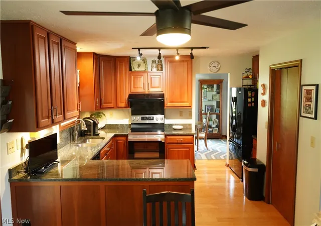Photo 5 of Sale Pending at 2160 Lake Breeze Rd, Sheffield Village, OH 44054 | MLS# 5223393 | Listing updated on 2026-07-28