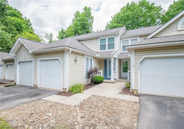 Homes for sale in Stow, OH | 3765 Lake Run Blvd, Stow, OH 44224 | MLS# 5221258