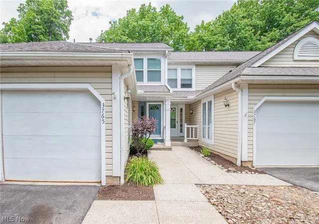 Homes for sale in Stow, OH | 3765 Lake Run Blvd, Stow, OH 44224 | MLS# 5221258