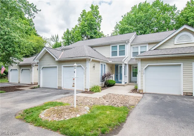 Homes for sale in Stow, OH | 3765 Lake Run Blvd, Stow, OH 44224 | MLS# 5221258