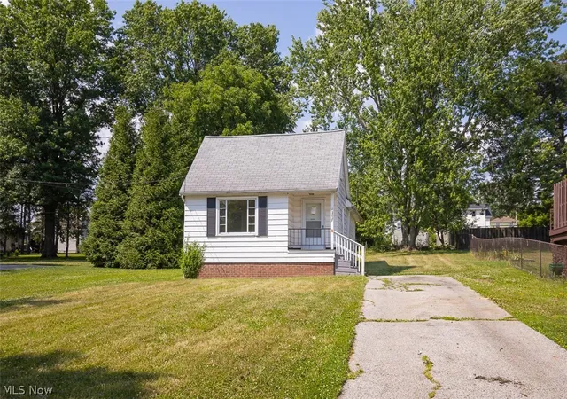 Homes for sale in Garfield Heights, OH | 12827 Fruitside Rd, Garfield Heights, OH 44125 | MLS# 5223755