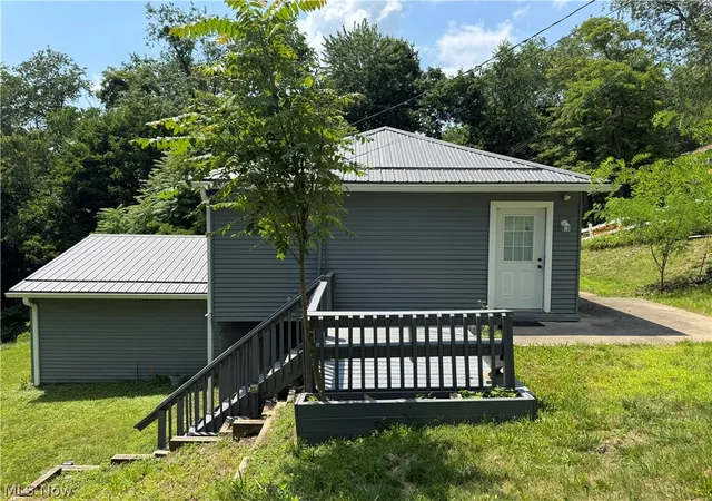 Photo 3 of Sale Pending at 300 Henry Ave, East Liverpool, OH 43920 | MLS# 5223302 | Listing updated on 2026-07-26