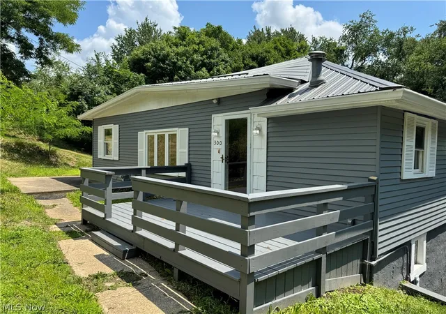 Photo 4 of Sale Pending at 300 Henry Ave, East Liverpool, OH 43920 | MLS# 5223302 | Listing updated on 2026-07-26