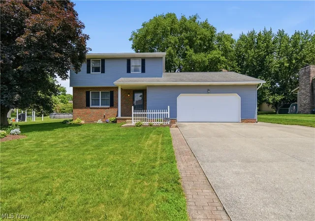 Homes for sale in Uniontown, OH | 1749 Cove St Nw, Uniontown, OH 44685 | MLS# 5223046