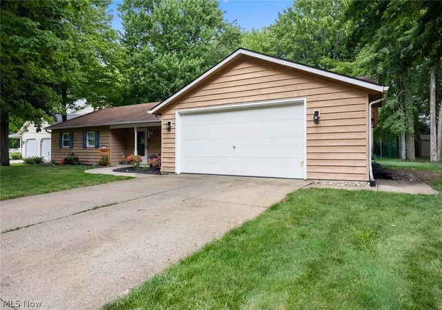 Homes for sale in Amherst, OH | 1135 Royal Dr, Amherst, OH 44001 | MLS# 5222774