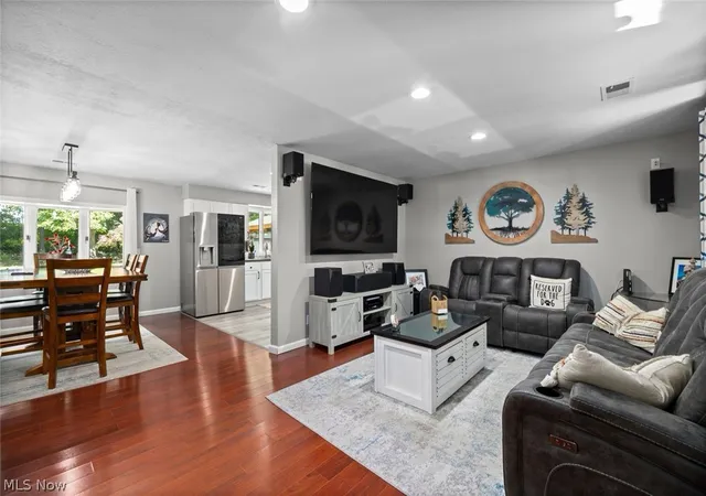 Homes for sale in Amherst, OH | 1135 Royal Dr, Amherst, OH 44001 | MLS# 5222774