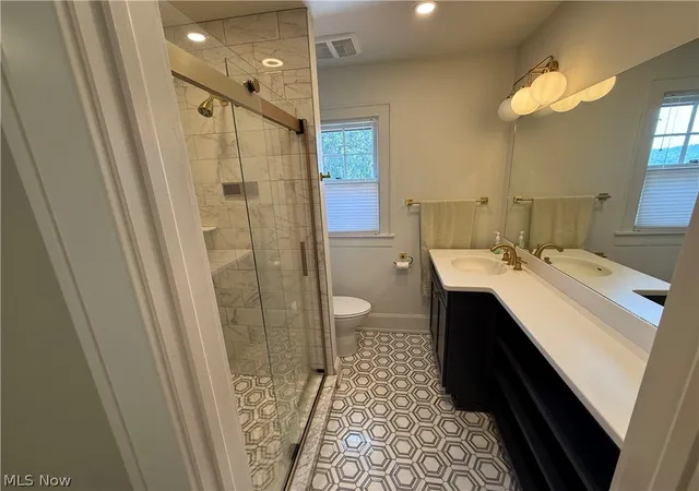 Photo 4 of Single family home for sale at 400 Thompson Ave, East Liverpool, OH 43920 | MLS# 5223589 | Listing updated on 2026-10-28