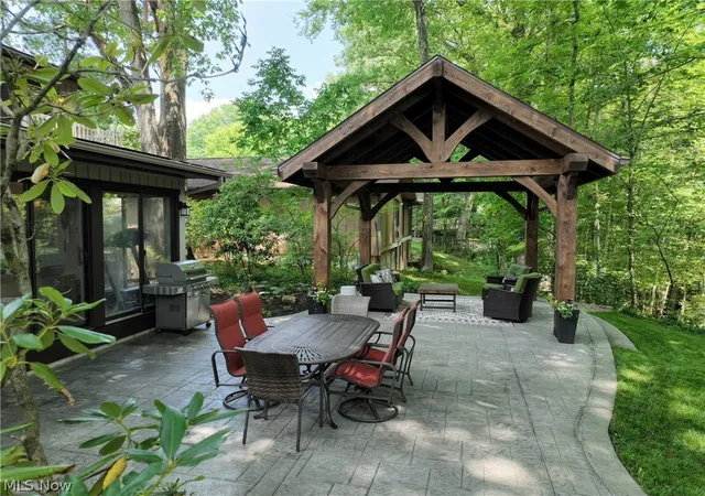 3rd image of 1756 Deepwood Dr, Akron, OH 44313 | MLS# 5223451