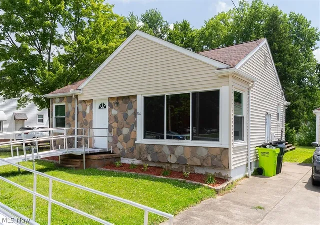 Homes for sale in Newton Falls, OH | 526 Ridge Rd, Newton Falls, OH 44444 | MLS# 5223326