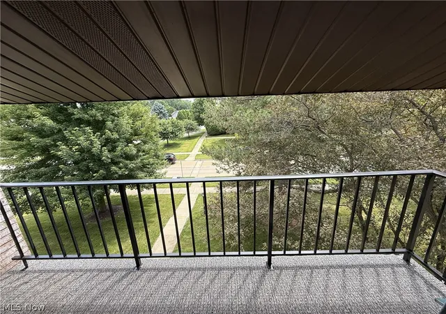 Homes for sale in Middleburg Heights, OH | 16370 Heather Lane, Middleburg Heights, OH 44130 | Houzeo