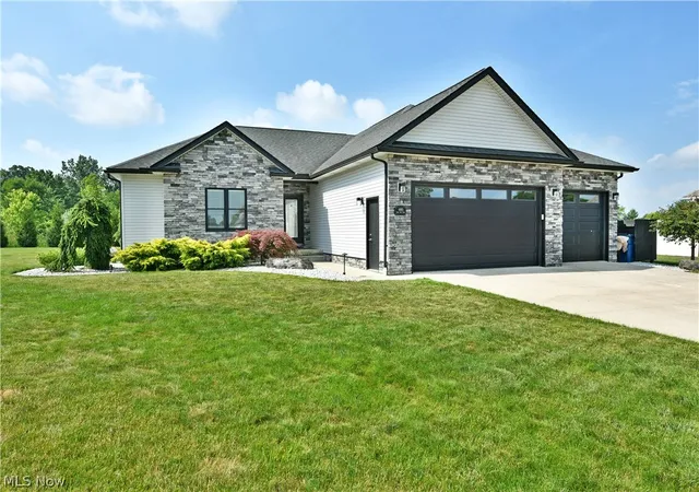 2nd image of 4885 Treeline Trl, New Middletown, OH 44442 | MLS# 5223859