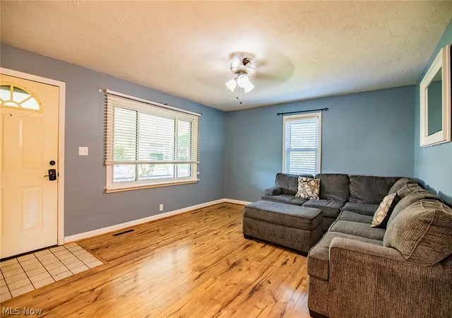 Homes for sale in Parkersburg, WV | 1405 Newberry Dr, Parkersburg, WV 26101 | MLS# 5223764