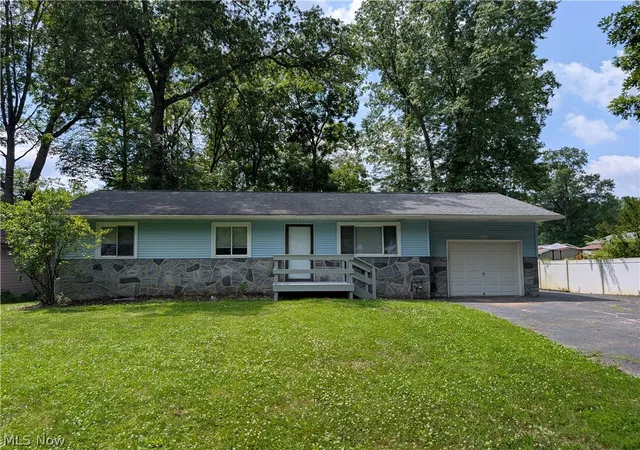 Photo 3 of Single family home for sale at 18015 Hillcrest Dr, Lake Milton, OH 44429 | MLS# 5223843 | Listing updated on 2026-08-28
