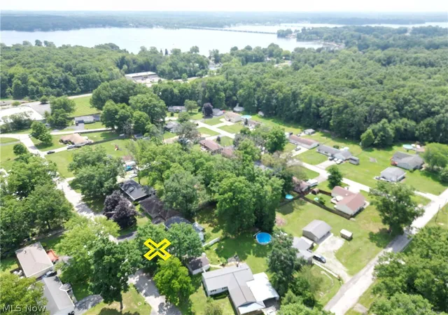 Photo 3 of Single family home for sale at 18015 Hillcrest Dr, Lake Milton, OH 44429 | MLS# 5223843 | Listing updated on 2026-10-29
