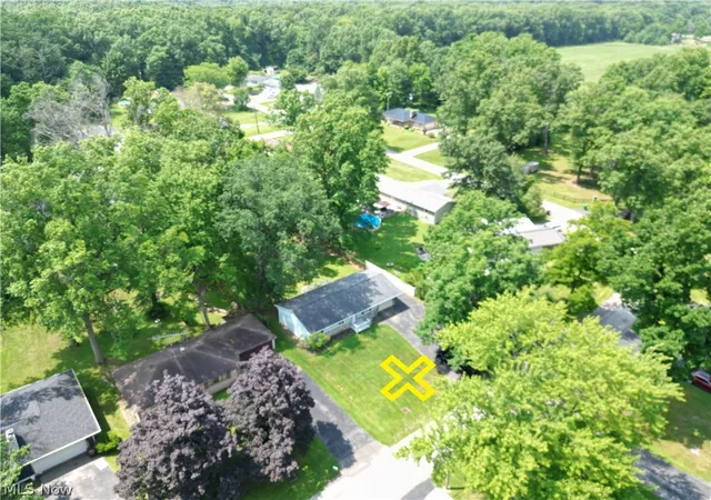 Photo 4 of Single family home for sale at 18015 Hillcrest Dr, Lake Milton, OH 44429 | MLS# 5223843 | Listing updated on 2026-10-29