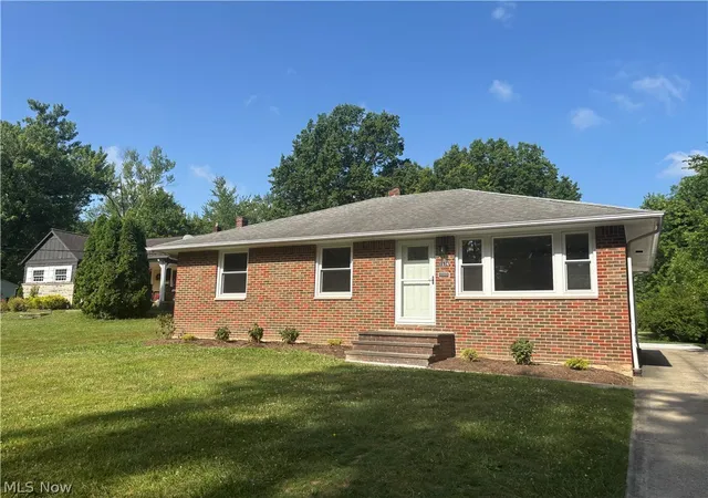 1st image of 1574 Sunview Rd, Lyndhurst, OH 44124 | MLS# 5223895