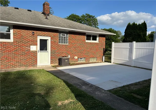 22nd image of 1574 Sunview Rd, Lyndhurst, OH 44124 | MLS# 5223895