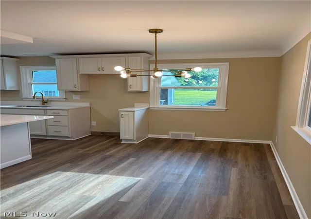 3rd image of 1574 Sunview Rd, Lyndhurst, OH 44124 | MLS# 5223895