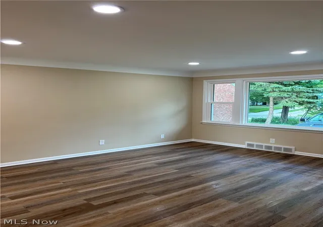 5th image of 1574 Sunview Rd, Lyndhurst, OH 44124 | MLS# 5223895