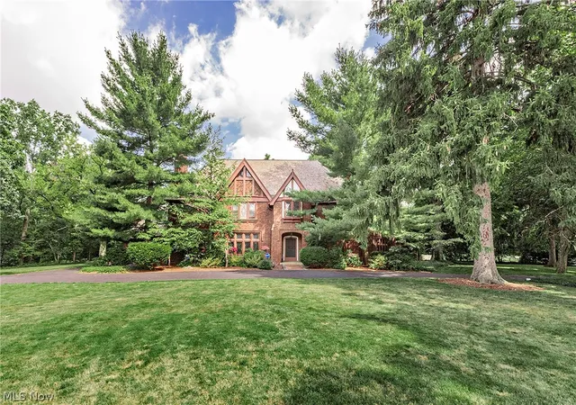 Homes for sale in Shaker Heights, OH | 2800 Attleboro Rd, Shaker Heights, OH 44120 | MLS# 5223186