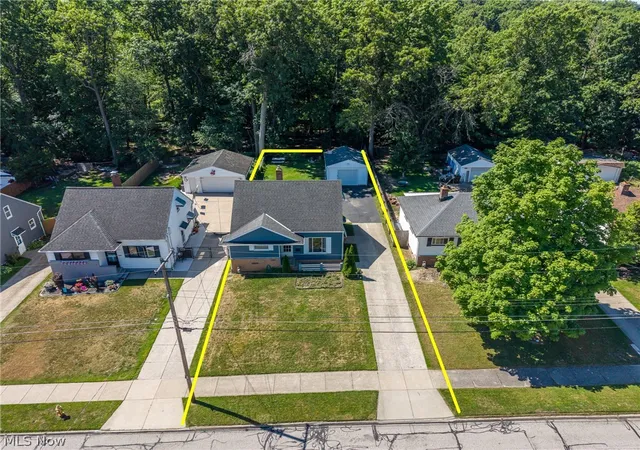 Homes for sale in Parma, OH | 3299 Winthrop Dr, Parma, OH 44134 | MLS# 5222833
