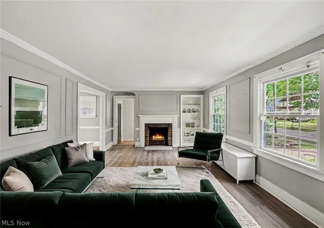 Photo 2 of Single family home for sale at 1371 Lynn Park Dr, Cleveland, OH 44121 | MLS# 5223890 | Listing updated on 2026-09-28