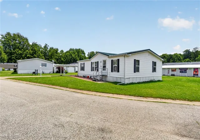 2nd image of 325 Britton Dr, Geneva, OH 44041 | MLS# 5223122