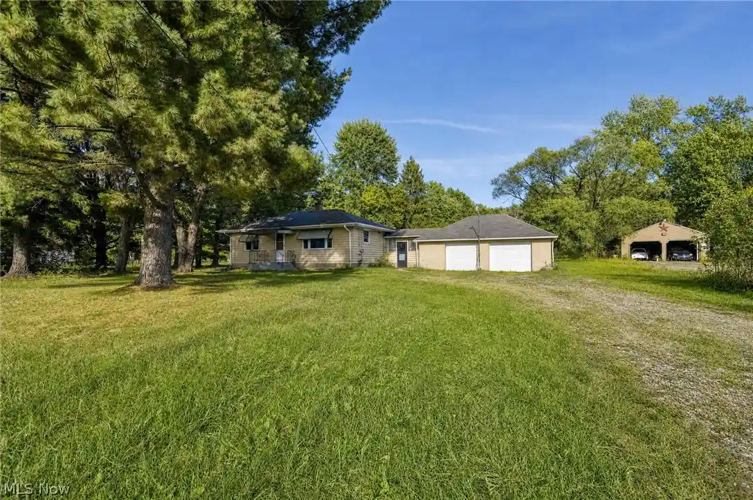 Photo 1 of Single family home for sale at 4090 N Leavitt Rd Nw, Warren, OH 44485 | MLS# 5223279 | Listing updated on 2026-10-22