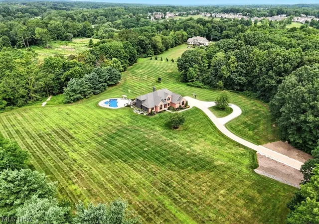 Photo 2 of Mansion for sale at 6316 Brynwood Dr, Medina, OH 44256 | MLS# 5223971 | Listing updated on 2026-08-31