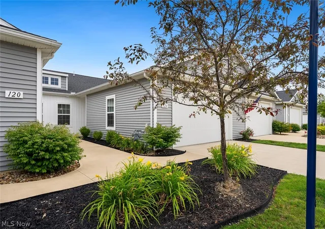 2nd image of 124 Acorn Ln, Elyria, OH 44035 | MLS# 5223671