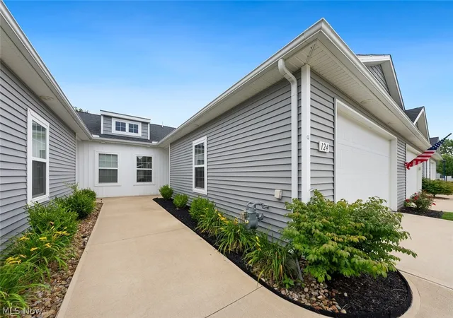 4th image of 124 Acorn Ln, Elyria, OH 44035 | MLS# 5223671
