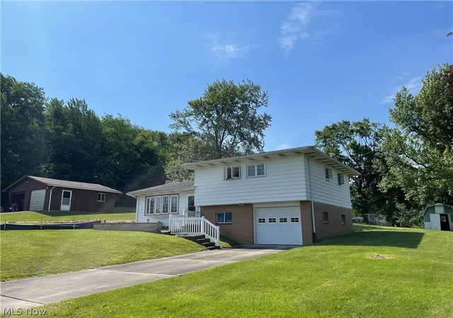 Photo 1 of Single family home for sale at 47647 Lyman Dr, East Liverpool, OH 43920 | MLS# 5224045 | Listing updated on 2026-07-24
