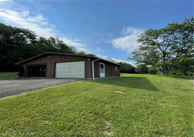 Photo 2 of Single family home for sale at 47647 Lyman Dr, East Liverpool, OH 43920 | MLS# 5224045 | Listing updated on 2026-07-24