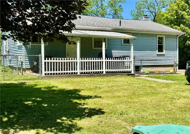 Photo 3 of Sale Pending at 2928 W Liberty St, Girard, OH 44420 | MLS# 5224079 | Listing updated on 2026-08-19