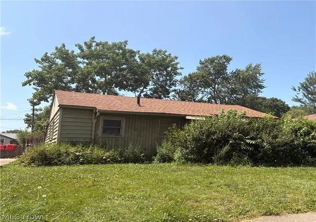 Homes for sale in Canton, OH | 2017 Willowrow Ave Ne, Canton, OH 44705 | MLS# 5223869