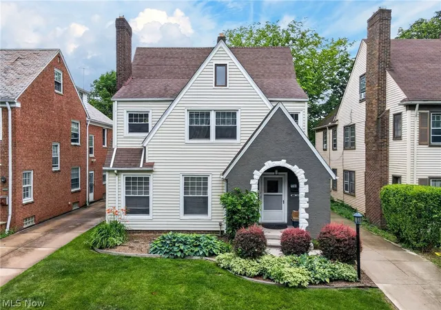 Homes for sale in Shaker Heights, OH | 3559 Gridley Rd, Shaker Heights, OH 44122 | MLS# 5222456