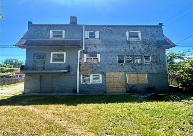 Listing Photo 2 - Condo for sale in building located at 18117 Euclid Ave, Cleveland, OH 44112 - Unit #