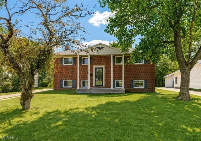 1st image of 5707 Vickie Ln, Bedford Heights, OH 44146 | MLS# 5224104