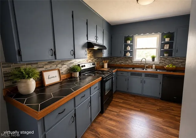3rd image of 102 W Howe Rd, Tallmadge, OH 44278 | MLS# 5223731