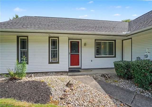 3rd image of 3854 Surfside Cir, Aurora, OH 44202 | MLS# 5223350