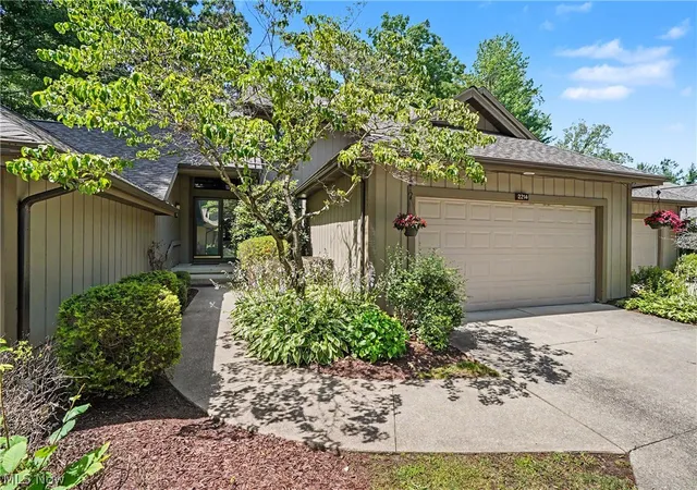 Homes for sale in Cuyahoga Falls, OH | 2214 Stone Creek Trl, Cuyahoga Falls, OH 44223 | MLS# 5211533