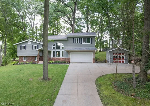 Homes for sale in Hartville, OH | 2045 Howard St Ne, Hartville, OH 44632 | MLS# 5223772