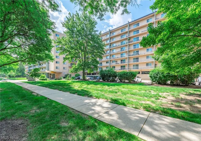 3rd image of 10301 Lake Ave #420, Cleveland, OH 44102 | MLS# 5224054