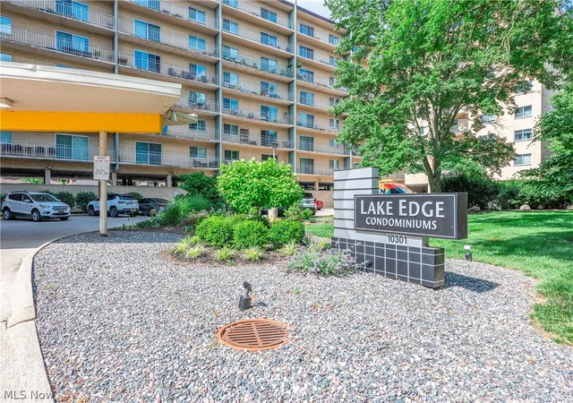 4th image of 10301 Lake Ave #420, Cleveland, OH 44102 | MLS# 5224054
