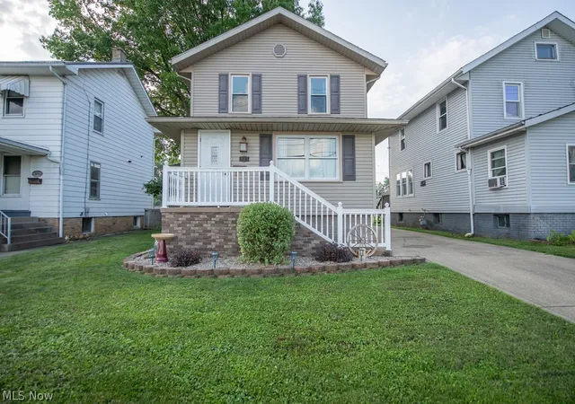 Homes for sale in Uhrichsville, OH | 1135 Eastport Ave, Uhrichsville, OH 44683 | MLS# 5221237