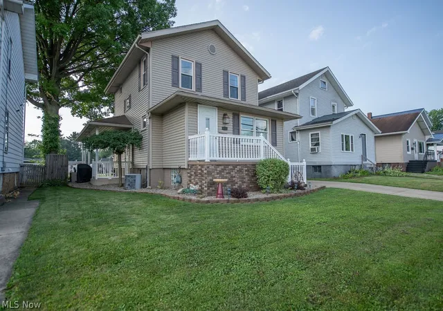 Homes for sale in Uhrichsville, OH | 1135 Eastport Ave, Uhrichsville, OH 44683 | MLS# 5221237
