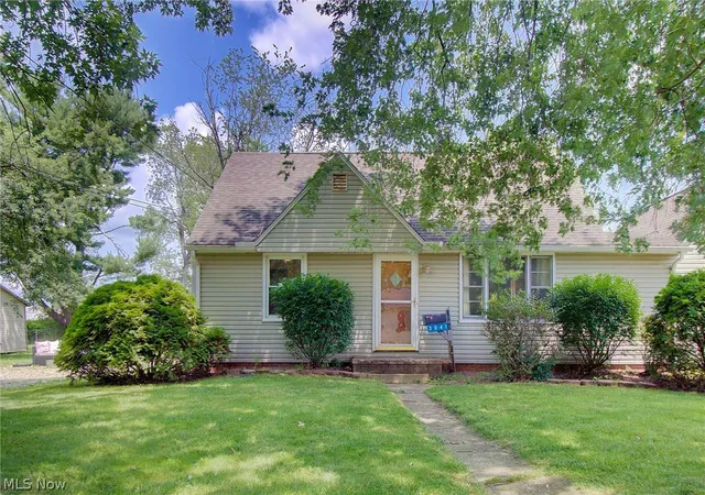 1st image of 3041 33rd St Ne, Canton, OH 44705 | MLS# 5223038
