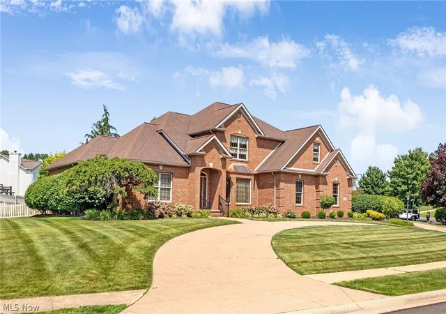 2nd image of 1575 Cornerstone St Sw, Hartville, OH 44632 | MLS# 5222908