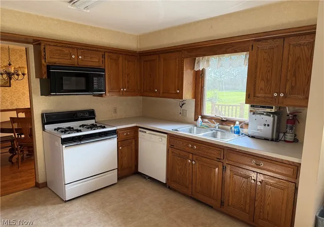 4th image of 5920 Weaver Rd, New Franklin, OH 44216 | MLS# 5224012